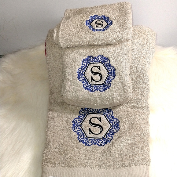 Embroidered Towel Set - Picture 2 of 4